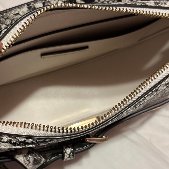 Michael Kors Crossbody - Picture 4 of 8